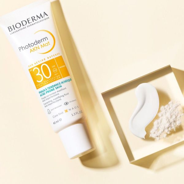 Bioderma Photoderm AKN Mat fluide correcteur matifiant anti imperfections SPF30 40ml