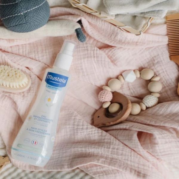 Mustela eau rafraîchissante et coiffante à l'eau de camomille Bio 200ml