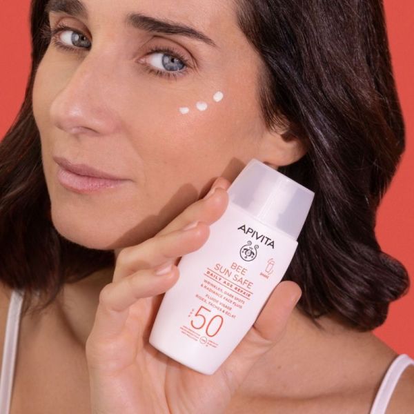 Apivita Bee Sun Safe Daily Age Repair fluide visage rides taches éclat SPF50 50m