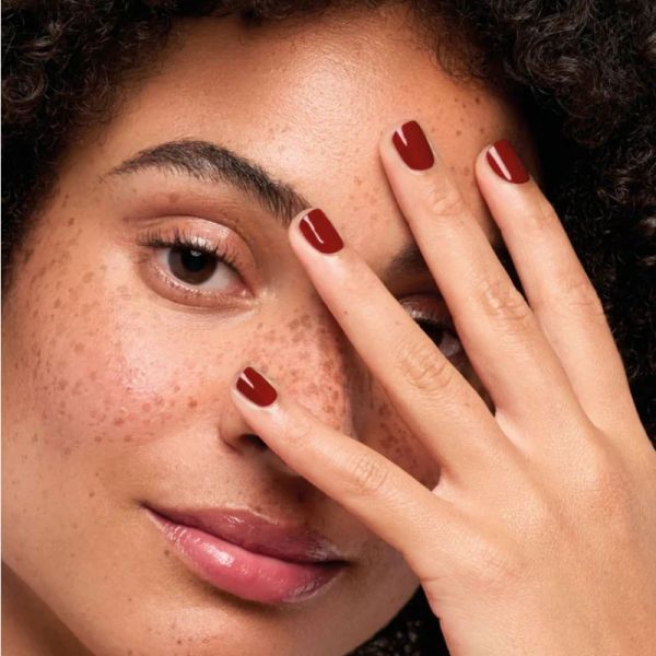 Poderm Color Care vernis à ongles soin Tea Tree Rouge Allure 8ml