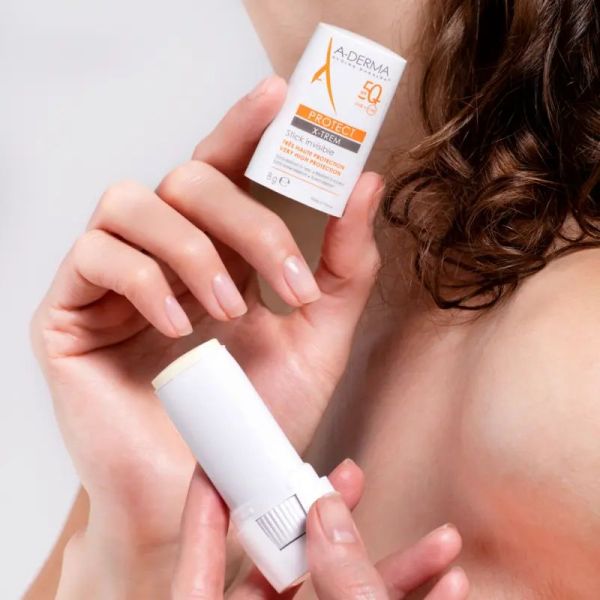 A-Derma Protect Stick invisible SPF50+ Xtrem peaux fragiles au soleil 8g